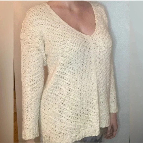 Astr Sweaters - ASTR The Label Slash Back Popcorn Bouclé Sweater Size Medium Oatmeal